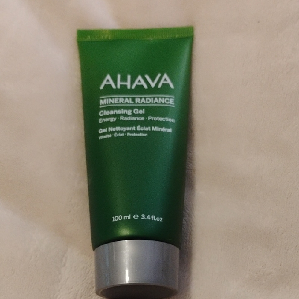 AHAVA Mineral Radiance Cleansing Gel - Vibrant Green